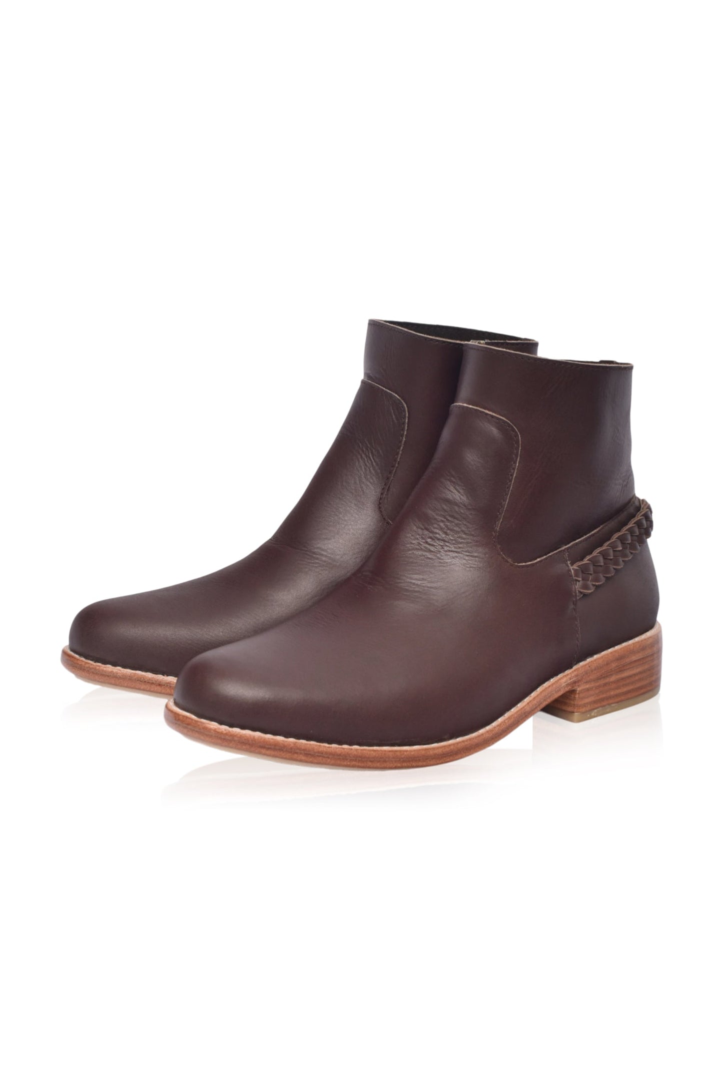 Chelsea Ankle Leather Boots — Off-Duty Cool