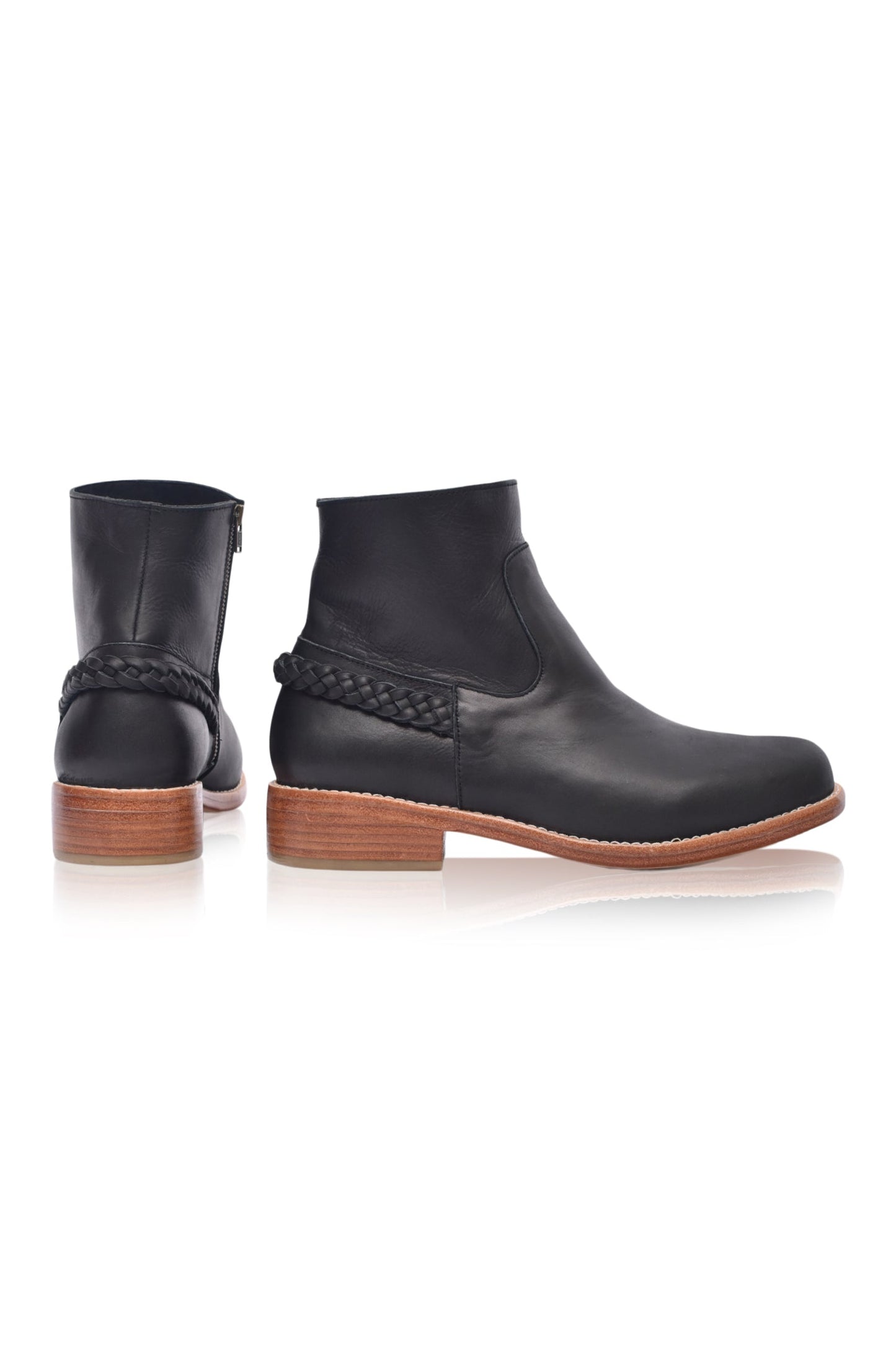 Chelsea Ankle Leather Boots — Off-Duty Cool
